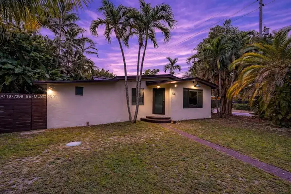 810 NE 149th St, Miami, FL 33161