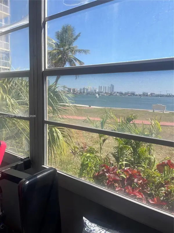 2910 Point East Dr #M109, Aventura, FL 33160