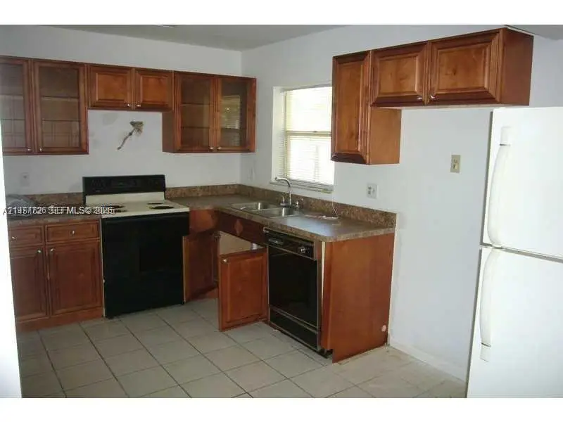 304 SW 77th Ave, North Lauderdale, FL 33068 - #3