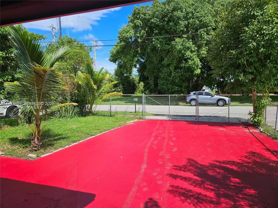 2121 NW 26th Ave, Fort Lauderdale, FL 33311 - #2