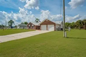 5018 E Hummingbird Dr, Port Labelle, FL 33935 - #3