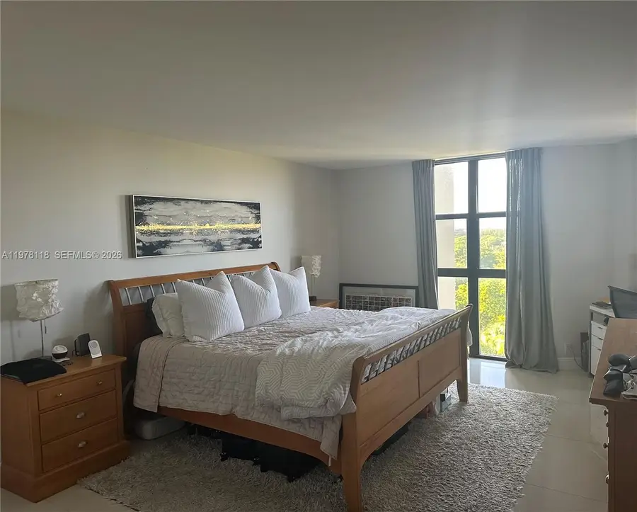 1000 Quayside Ter #905, Miami, FL 33138 - #2