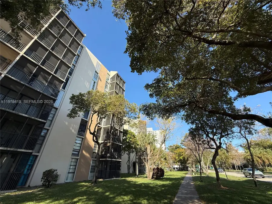 3301 N Country Club Dr #106, Aventura, FL 33180 - #3