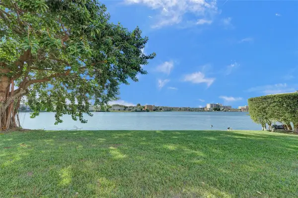 1750 NE 191st St, Miami, FL 33179