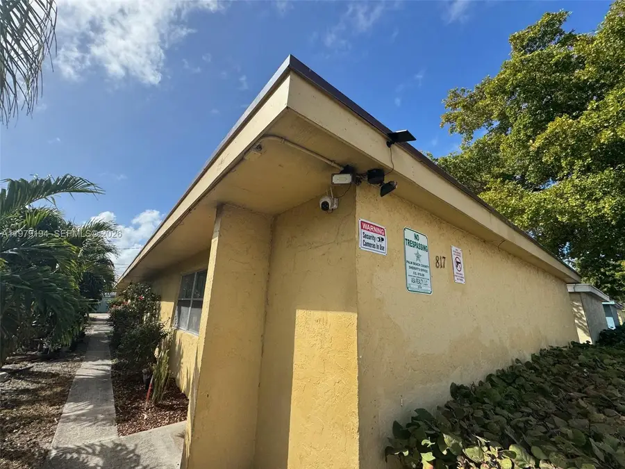805 S H St, Lake Worth, FL 33460 - #3