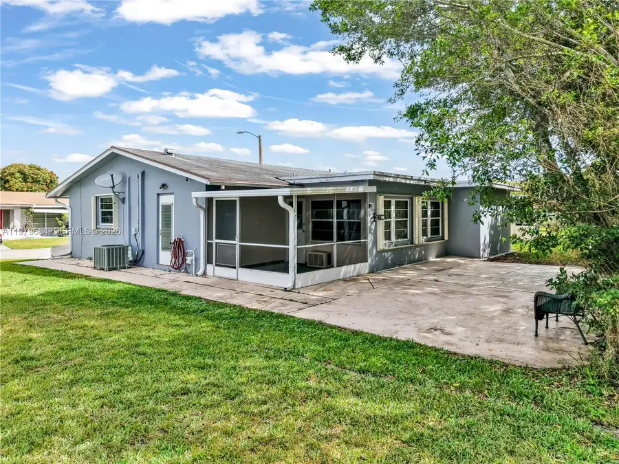 5102 NW 53rd St, Tamarac, FL 33319 - #2