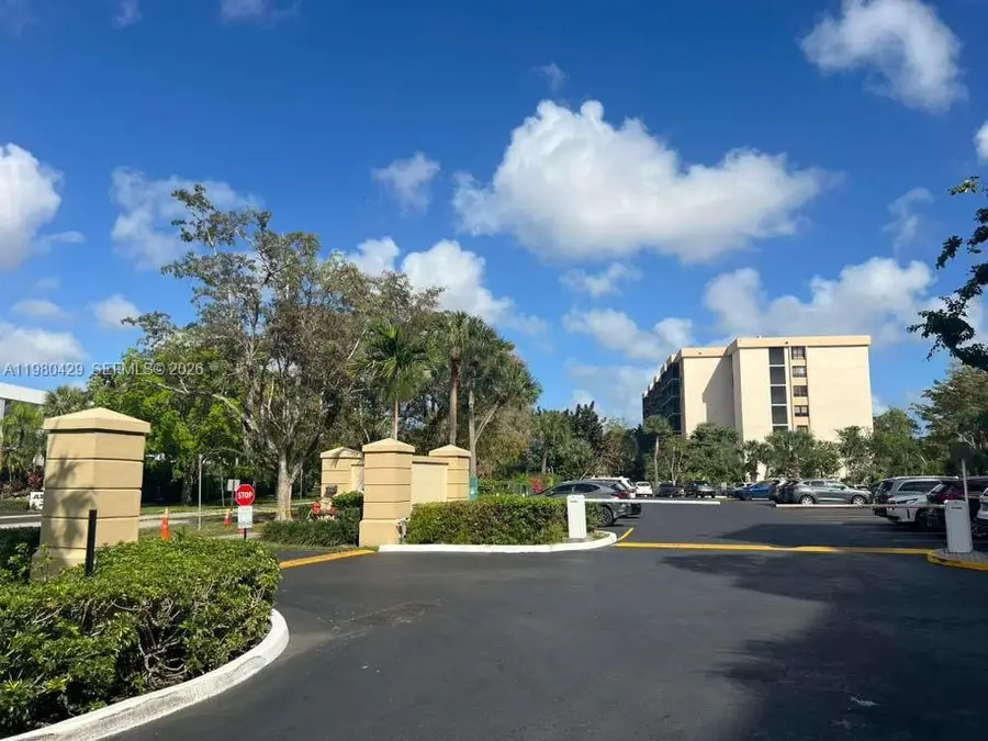 800 NE 195th St #501, Miami, FL 33179 - #2