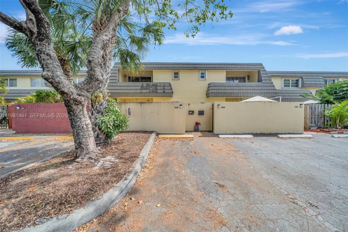 8769 SW 137th Ave, Miami, FL 33183 - #1