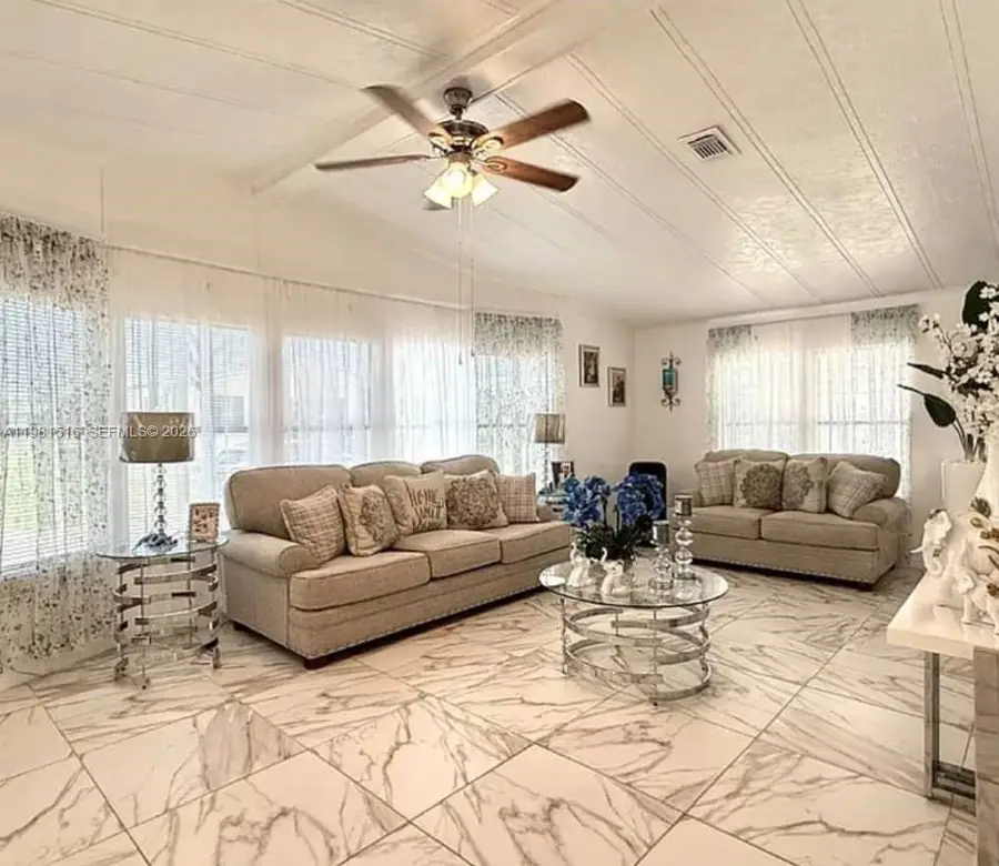 215 Laurelcrest Cir Valrico, Valrico, FL 33594 - #2