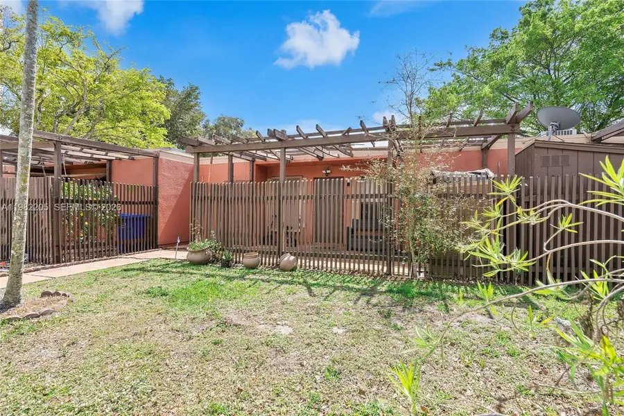 10304 Fairway Rd, Pembroke Pines, FL 33026 - #3