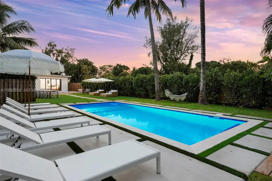 995 NE 107th St, Miami, FL 33161 - #2