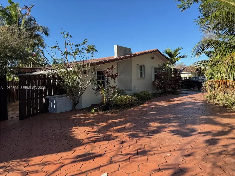 65 Bentley Dr, Miami Springs, FL 33166 - #2