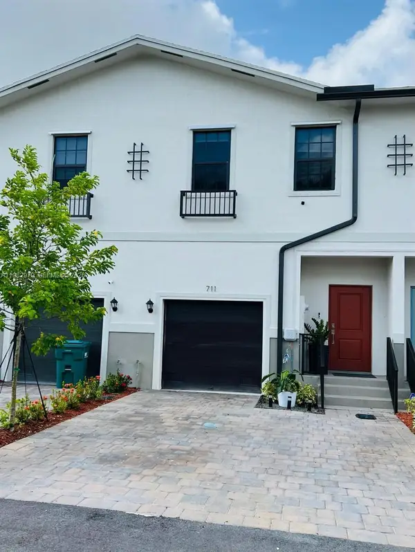 711 SW 11th St, Florida City, FL 33034