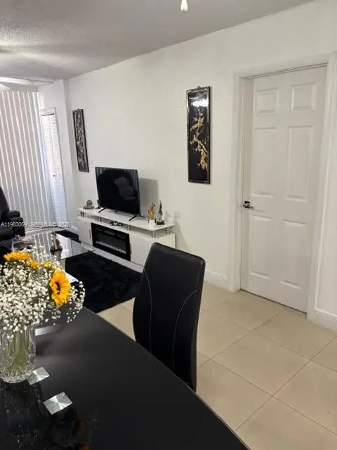 1750 W 56 St #112, Hialeah, FL 33012