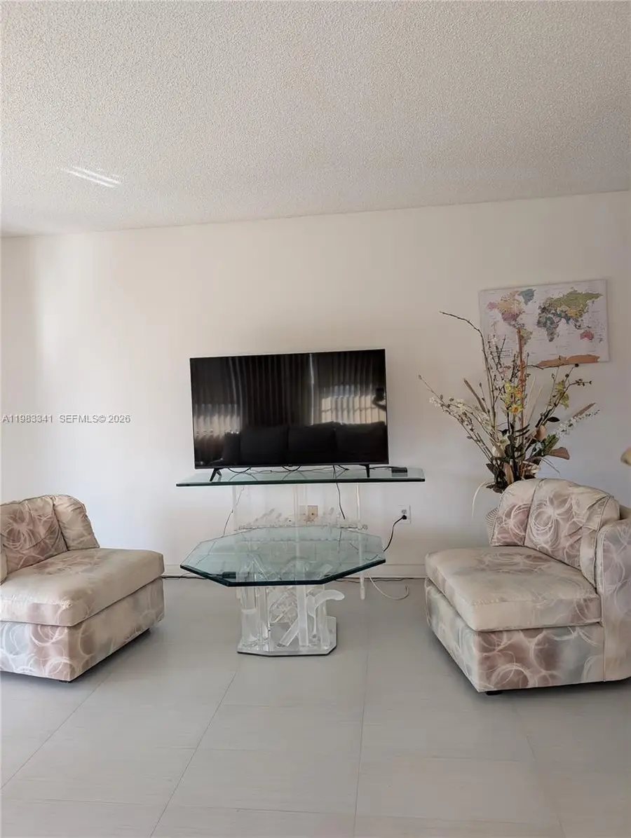 1000 E Saint Charles Pl #519, Pembroke Pines, FL 33026 - #3
