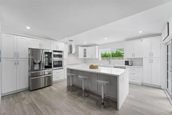 7827 NW 166th Ter, Miami Lakes, FL 33016