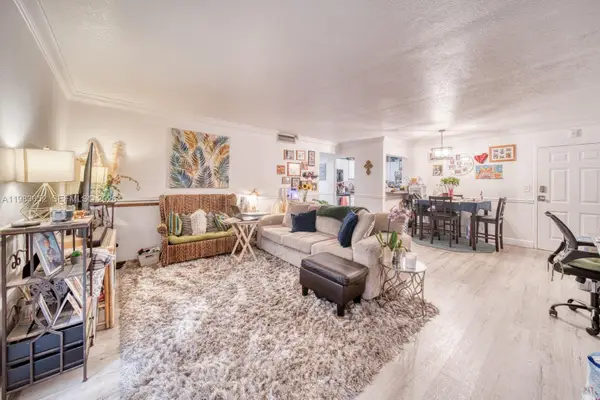 9459 SW 76th St #R5, Miami, FL 33173