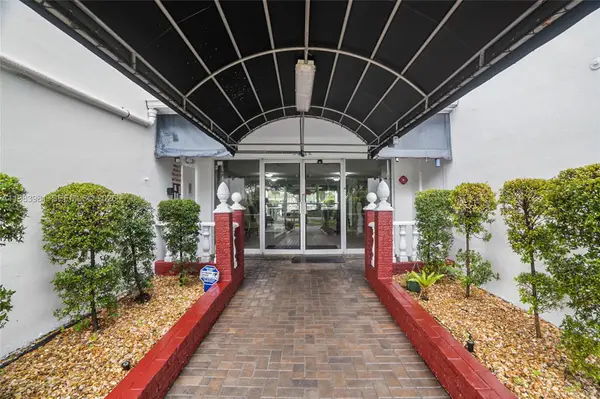 4851 NW 21st St #107, Lauderhill, FL 33313