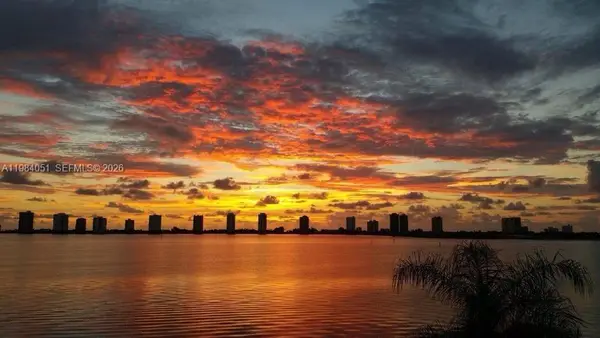 801 Lake Shore Dr #403, Lake Park, FL 33403