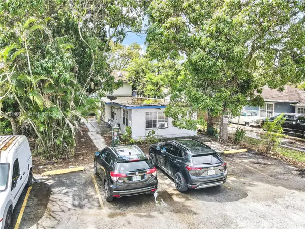 898 NE 39th St, Oakland Park, FL 33334