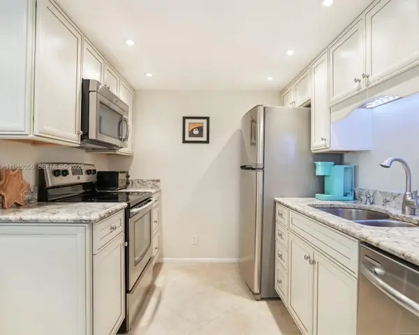 614 Executive Center Dr #102, West Palm Beach, FL 33401