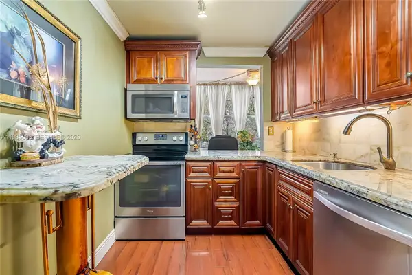 200 172nd St #319, Sunny Isles Beach, FL 33160