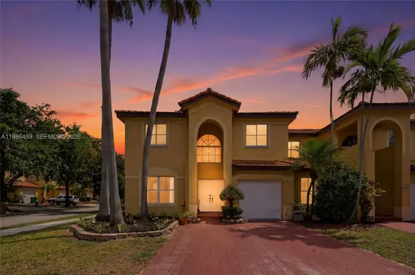 192 W Forest Oak Cir, Davie, FL 33325