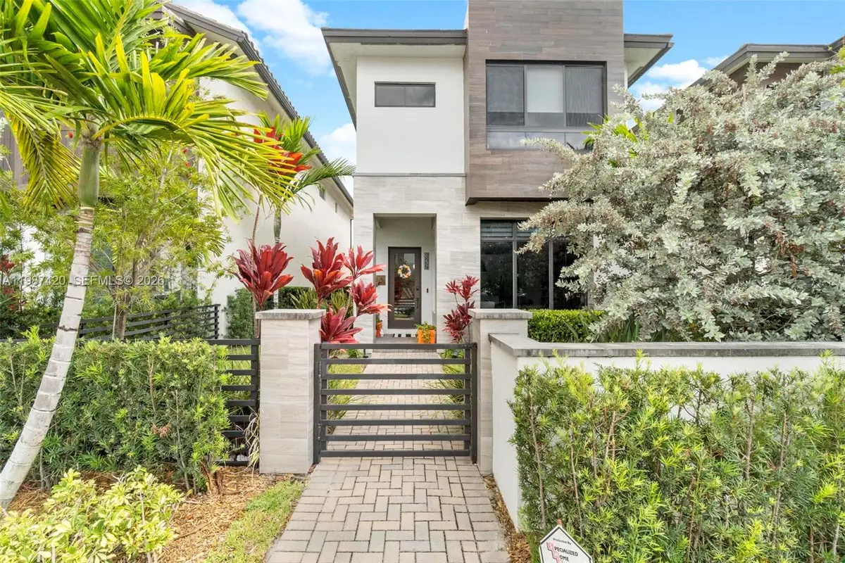 8237 NW 43rd St, Doral, FL 33166 - #1