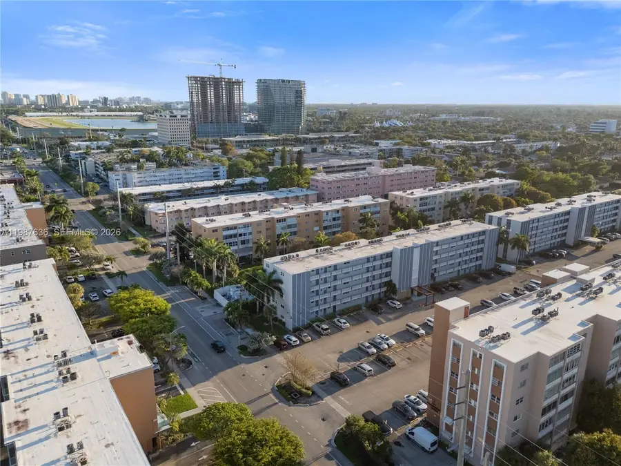 233 NE 14th Ave #406, Hallandale Beach, FL 33009 - #2