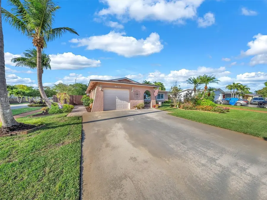 9621 NW 8th St, Pembroke Pines, FL 33024 - #2