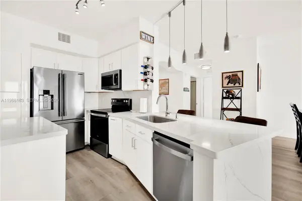 9021 SW 94th St #308, Miami, FL 33176