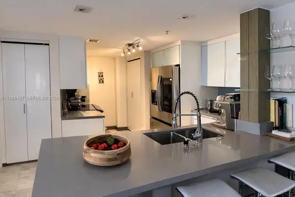 701 Brickell Key Dr #1611, Miami, FL 33131