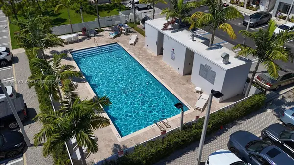 2555 NE 193rd St #2122, Miami, FL 33180