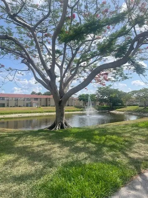1030 Twin Lakes Dr #21-H, Coral Springs, FL 33071