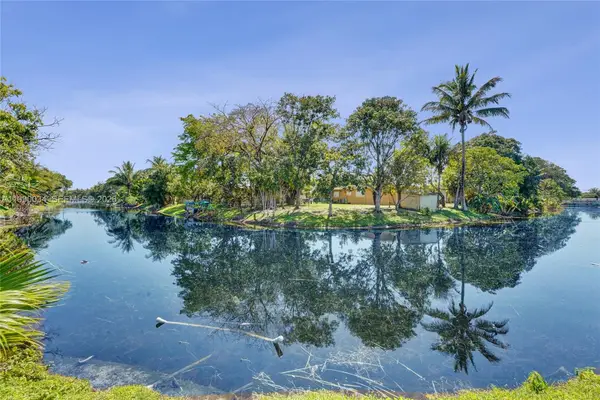 4460 NW 43rd St, Lauderdale Lakes, FL 33319