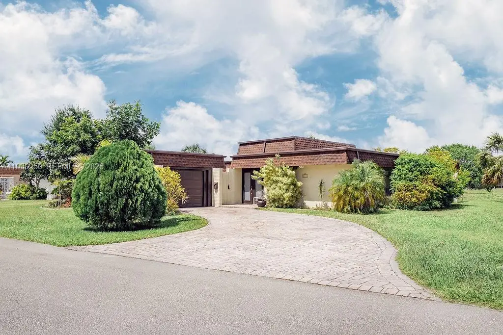 5311 Banyan Ln, Tamarac, FL 33319 - #1