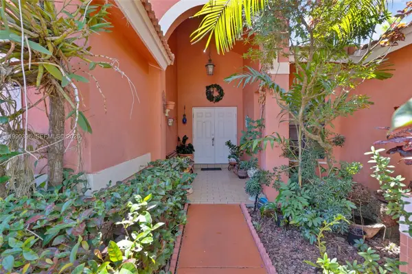 15012 SW 45th Ln, Miami, FL 33185