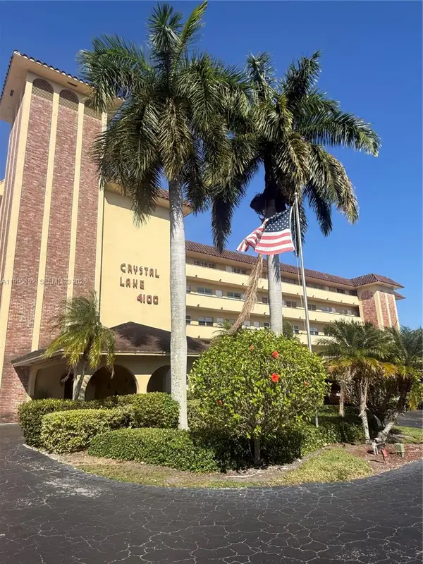 4100 Crystal Lake Dr #407, Deerfield Beach, FL 33064