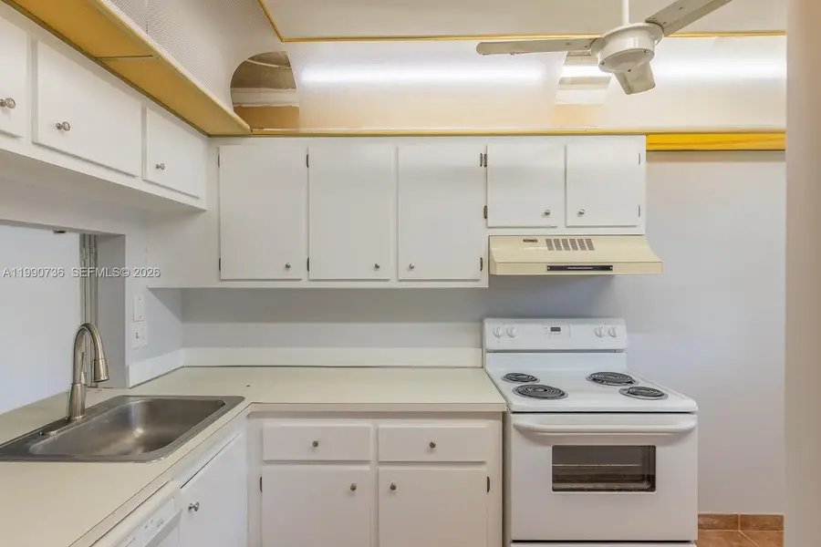 9325 Lagoon Pl #105, Davie, FL 33324 - #3