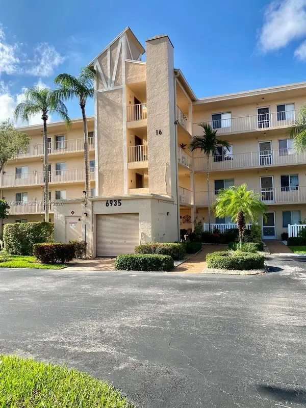 6935 Huntington Ln #108, Delray Beach, FL 33446