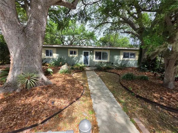 9911 Martinique Dr, Cutler Bay, FL 33189