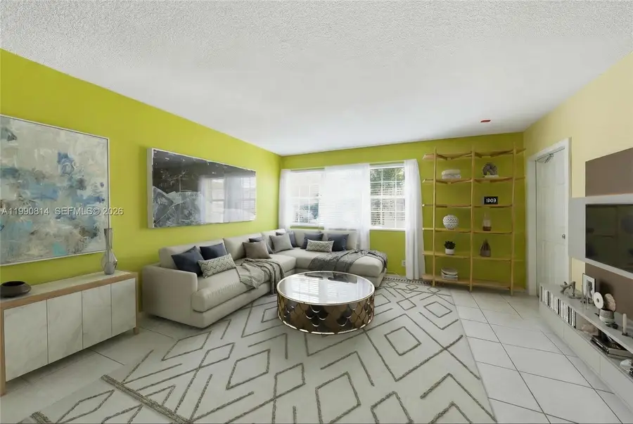 221 SE 9th Ave #202, Pompano Beach, FL 33060 - #2