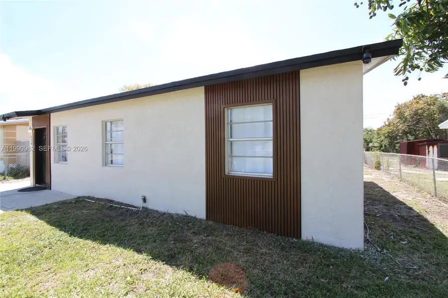 530 NW 10th Ave, Boynton Beach, FL 33435 - #2