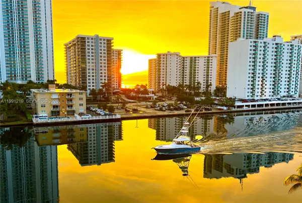 1000 Parkview Dr #720, Hallandale Beach, FL 33009