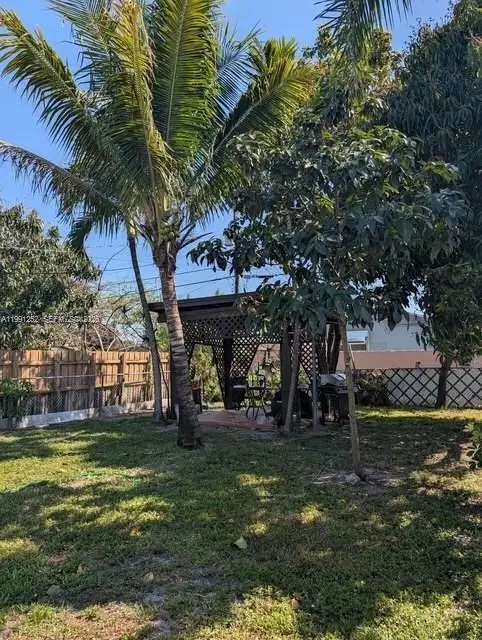 648 E 40th St, Hialeah, FL 33013 - #2