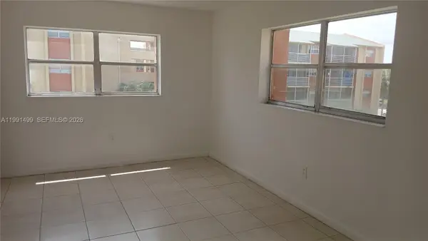 3610 NW 21st St #313, Lauderdale Lakes, FL 33311