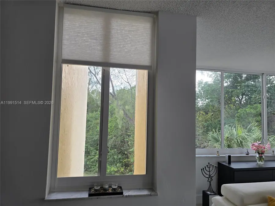 17890 W Dixie Hwy #307, North Miami Beach, FL 33160 - #3