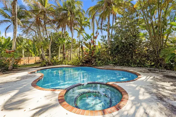 8250 SW 95th St, Miami, FL 33156