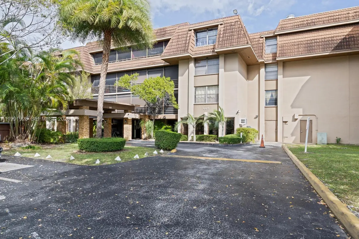 665 NE 195th St #222, Miami, FL 33179 - #1