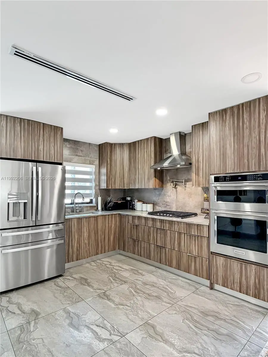 233 W 39th Pl, Hialeah, FL 33012 - #3